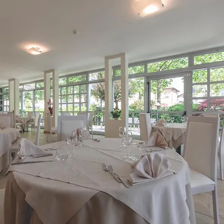 Athena Hotel 3*