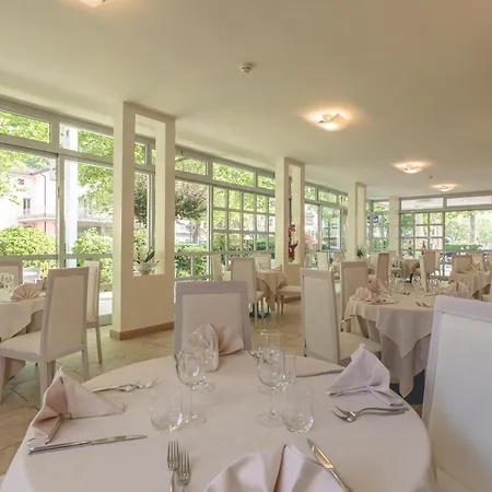 Hotel Athena 3*