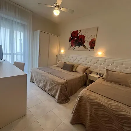 Hotel Athena 3*