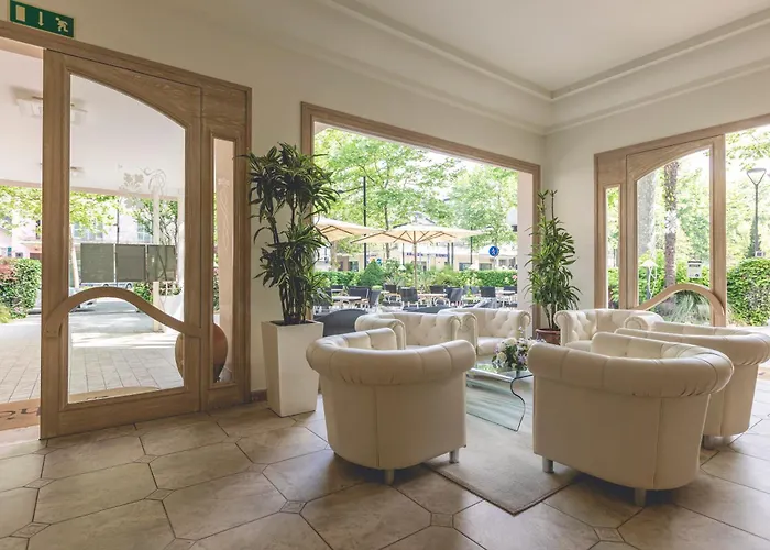 Athena فندق تّشيرفييا