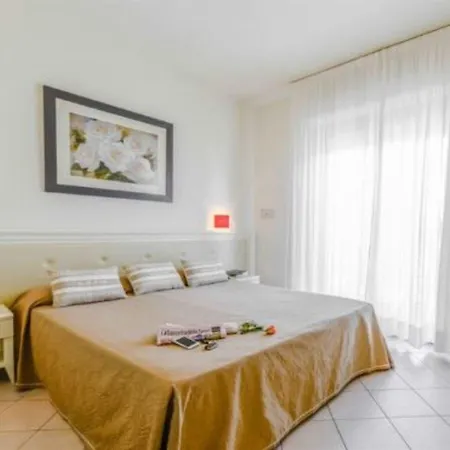 Hotel Athena 3*