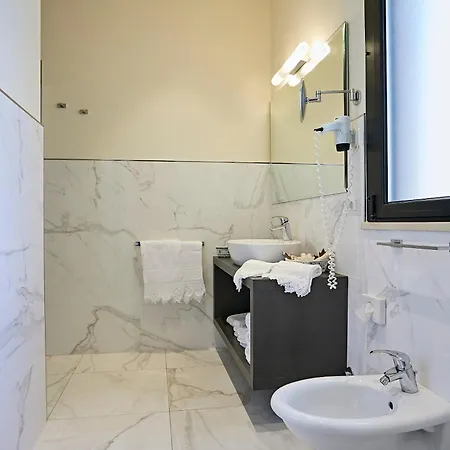 Athena Hotell 3*