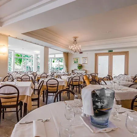 Hotel Athena
