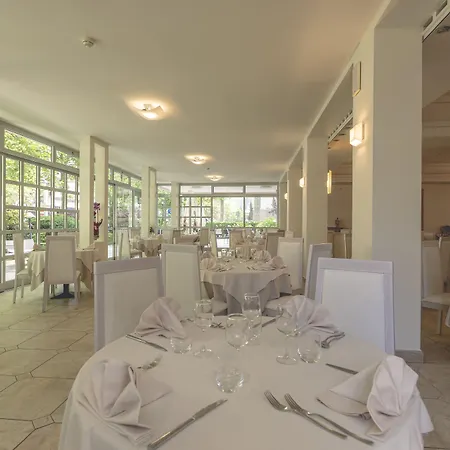 Hotel Athena 3*
