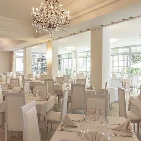 Hotel Athena 3*