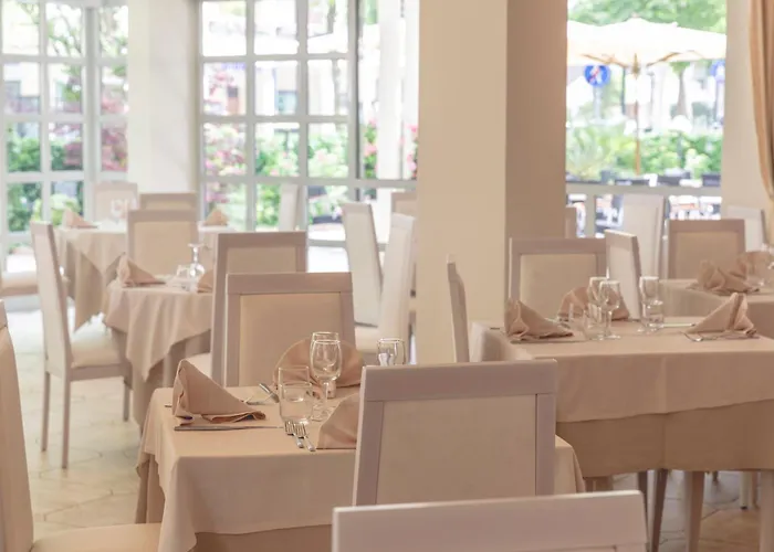 Athena 호텔 체르비아